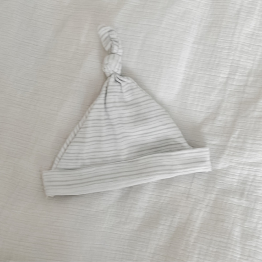 5/$20 Newborn Striped Knot Hat | Joe Fresh | 0-6 Months